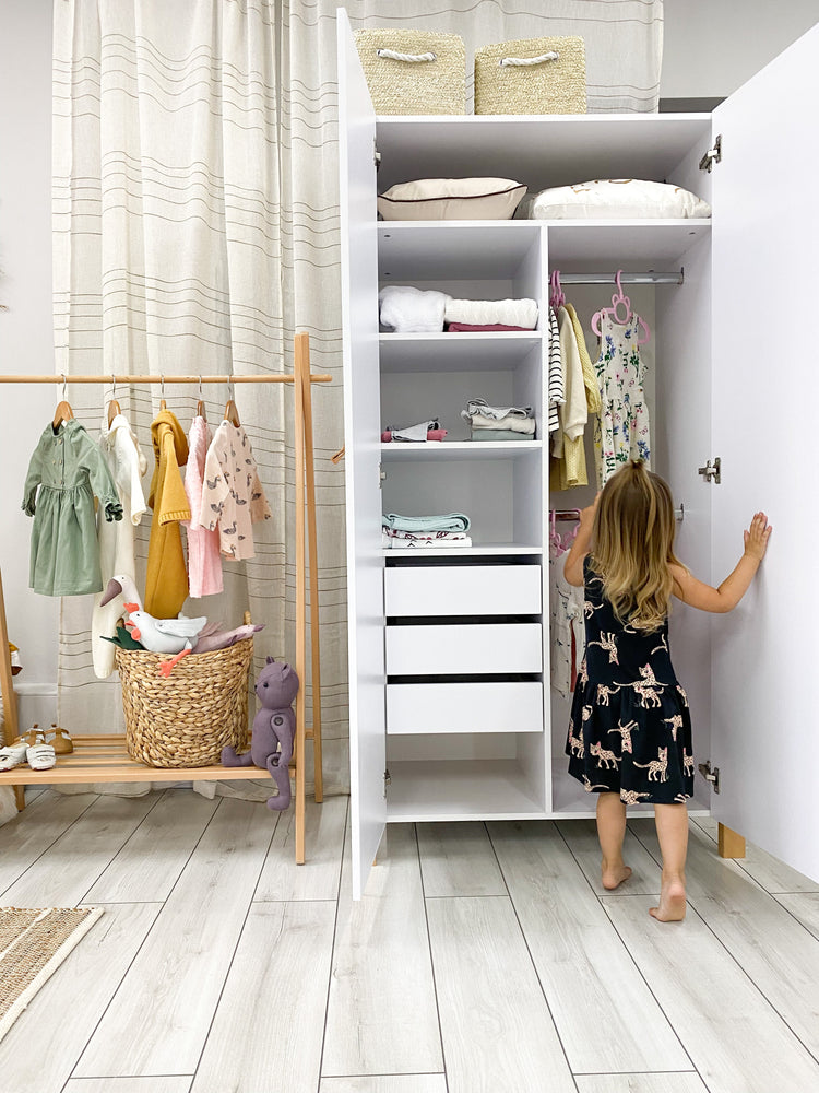 Veres Schränke: Funktionale und stilvolle Schränke für das Kinderzimmer, die großzügigen Stauraum und eine ordentliche Aufbewahrungslösung bieten