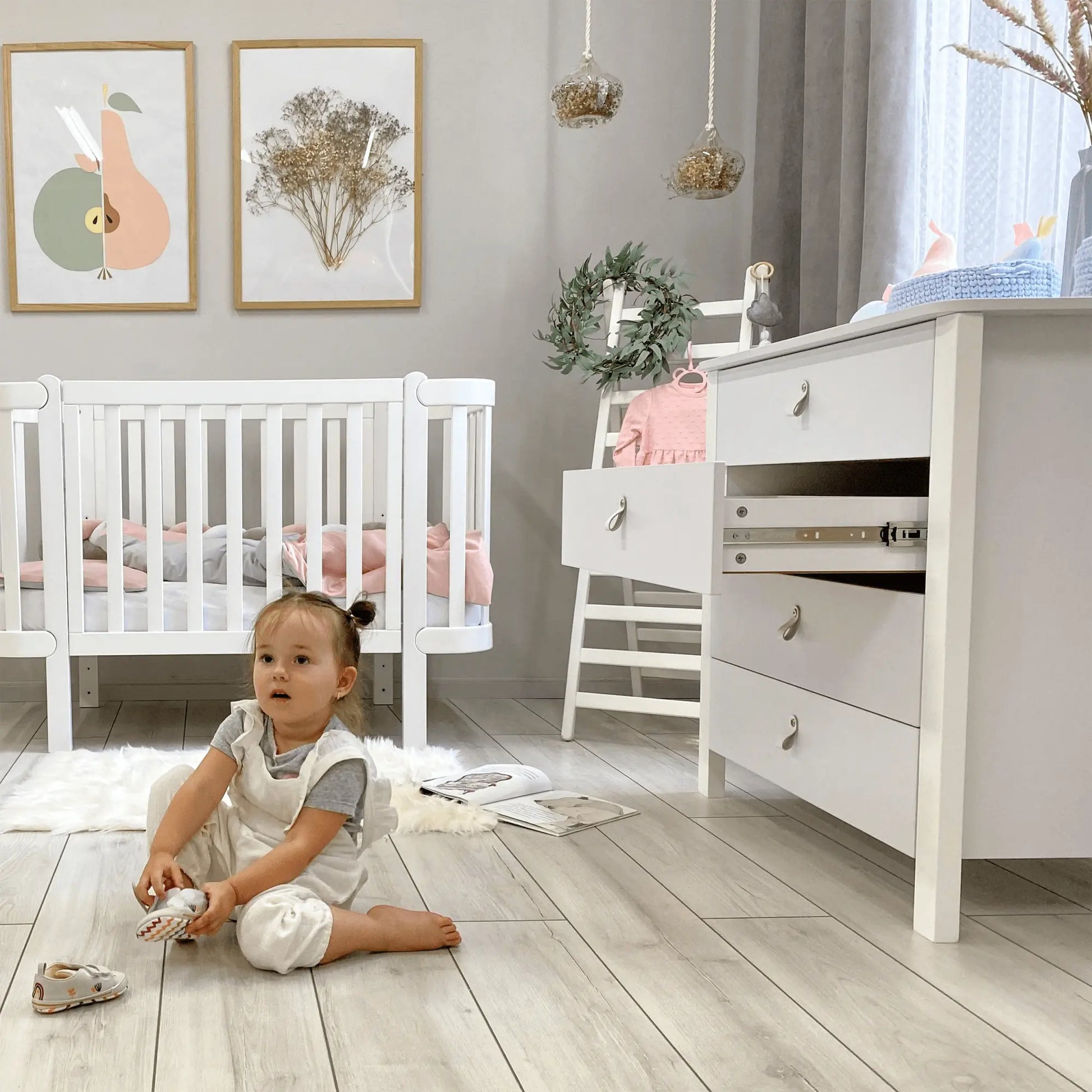 Veres Monaco Babybett / Gitterbett (120x60 cm) - Premium Luxus Kollektion, sicher & multifunktional